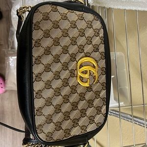 Gucci bag normal wear&tear. I have a new larger bag I don’t need this 1 anymore.